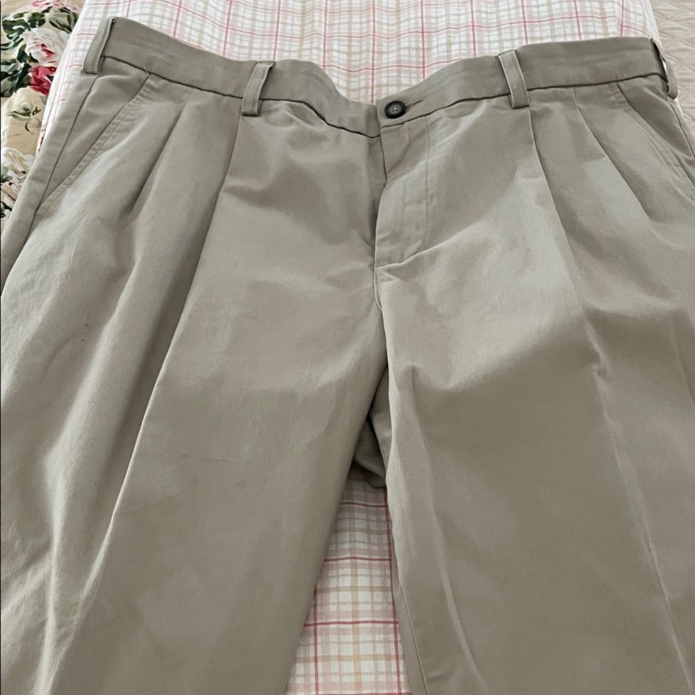 croft & barrow Men's Pleated Chino Pants in Light Khaki
